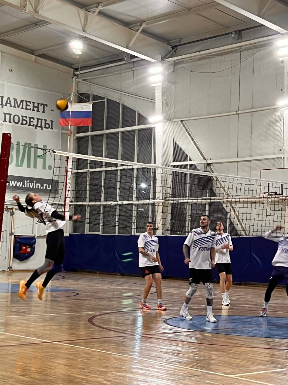 Команда УЗПМ завоевала «серебро» на турнире по волейболу