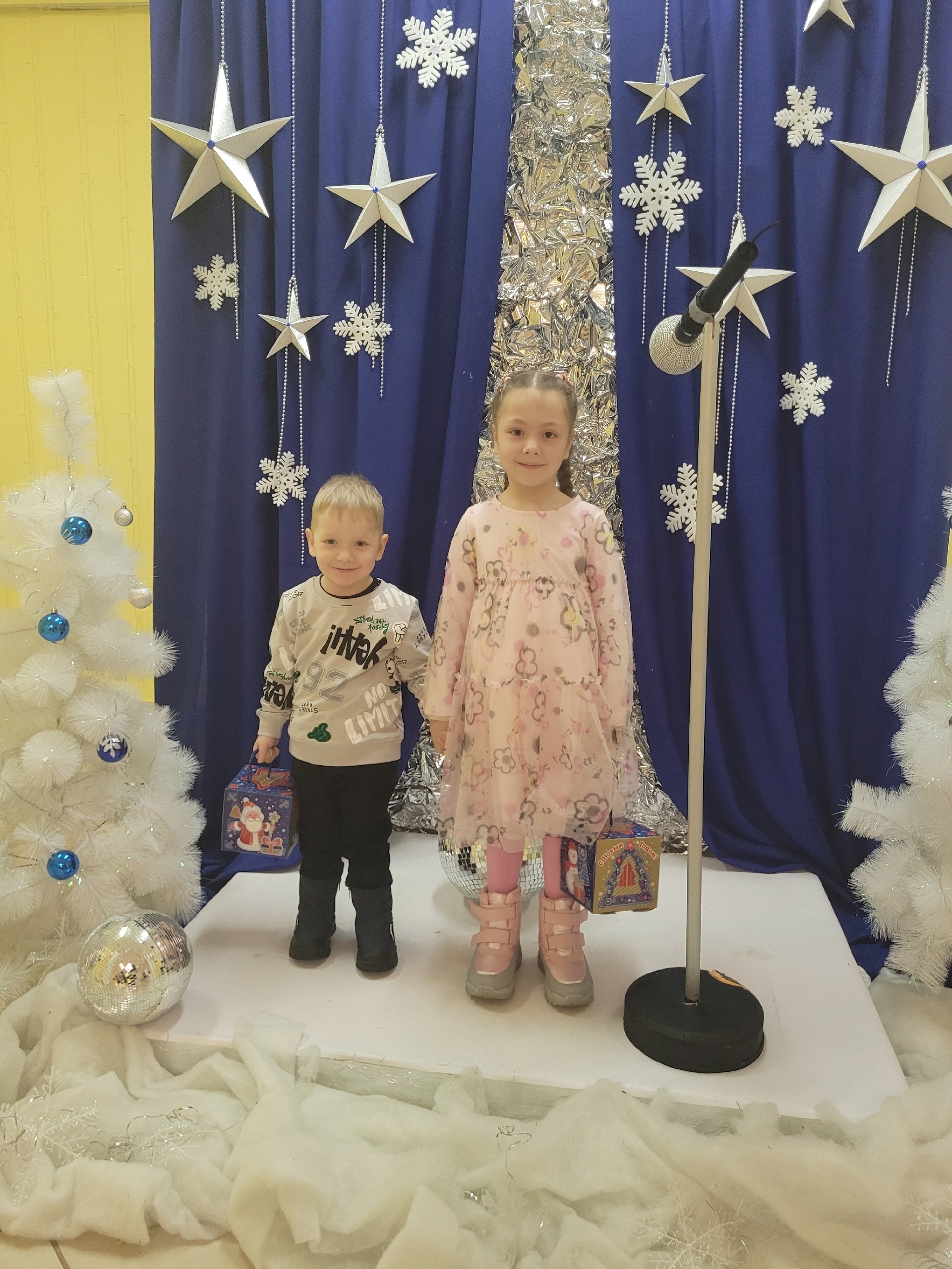 УЗПМ организовал новогодние праздники для детей сотрудников в трех городах